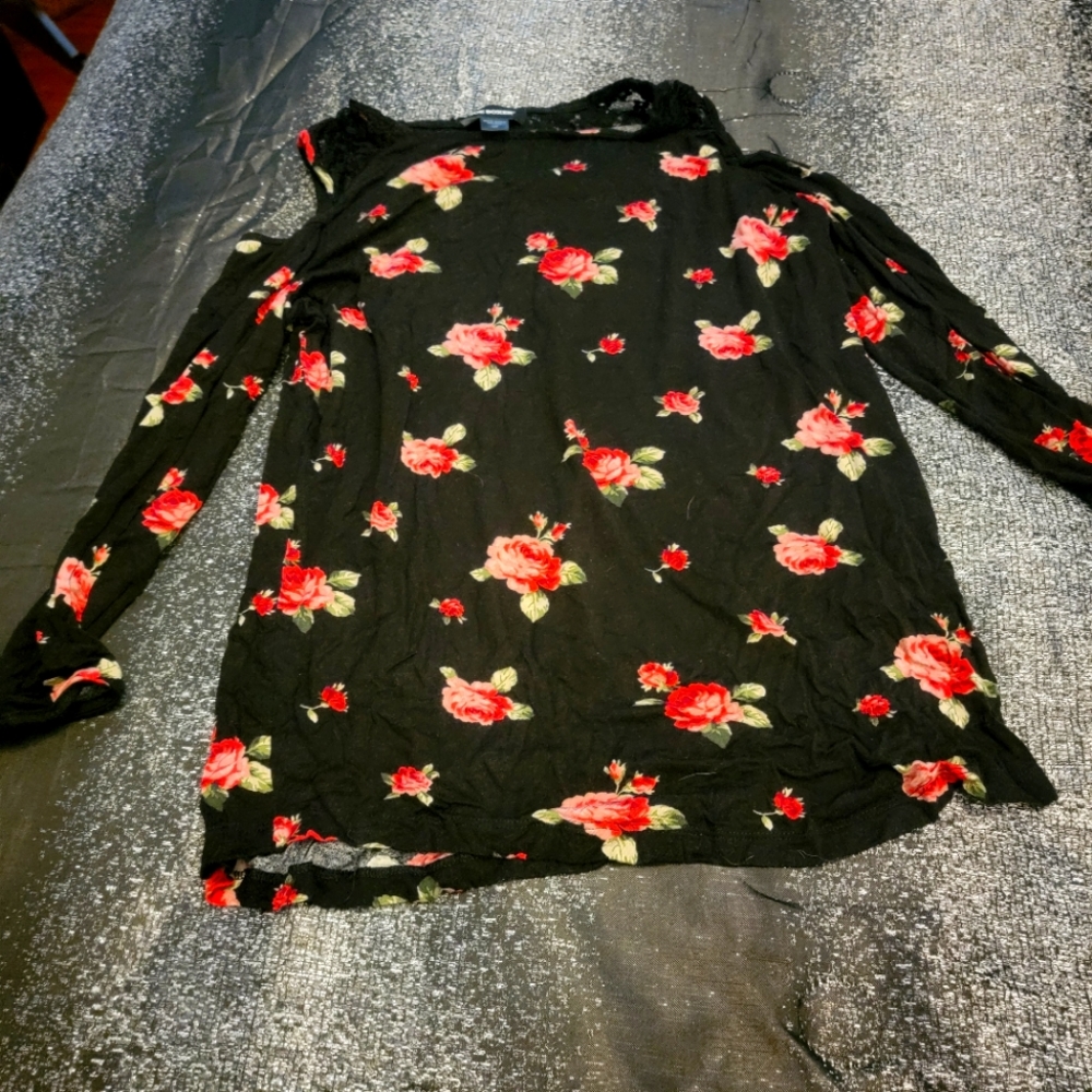 Black long sleeve peek a boo shoulder top size L